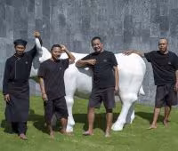 Villa Issi, Dedicado personal de la villa