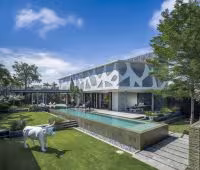 Villa Issi, Piscina y Jardín