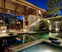 Villa Vajra, Piscina y jacuzzi