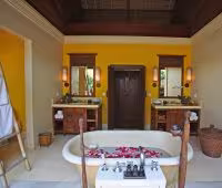 Villa Maridadi, Baño principal