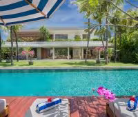 Villa Zambala, Ansicht der Villa aus dem Pool